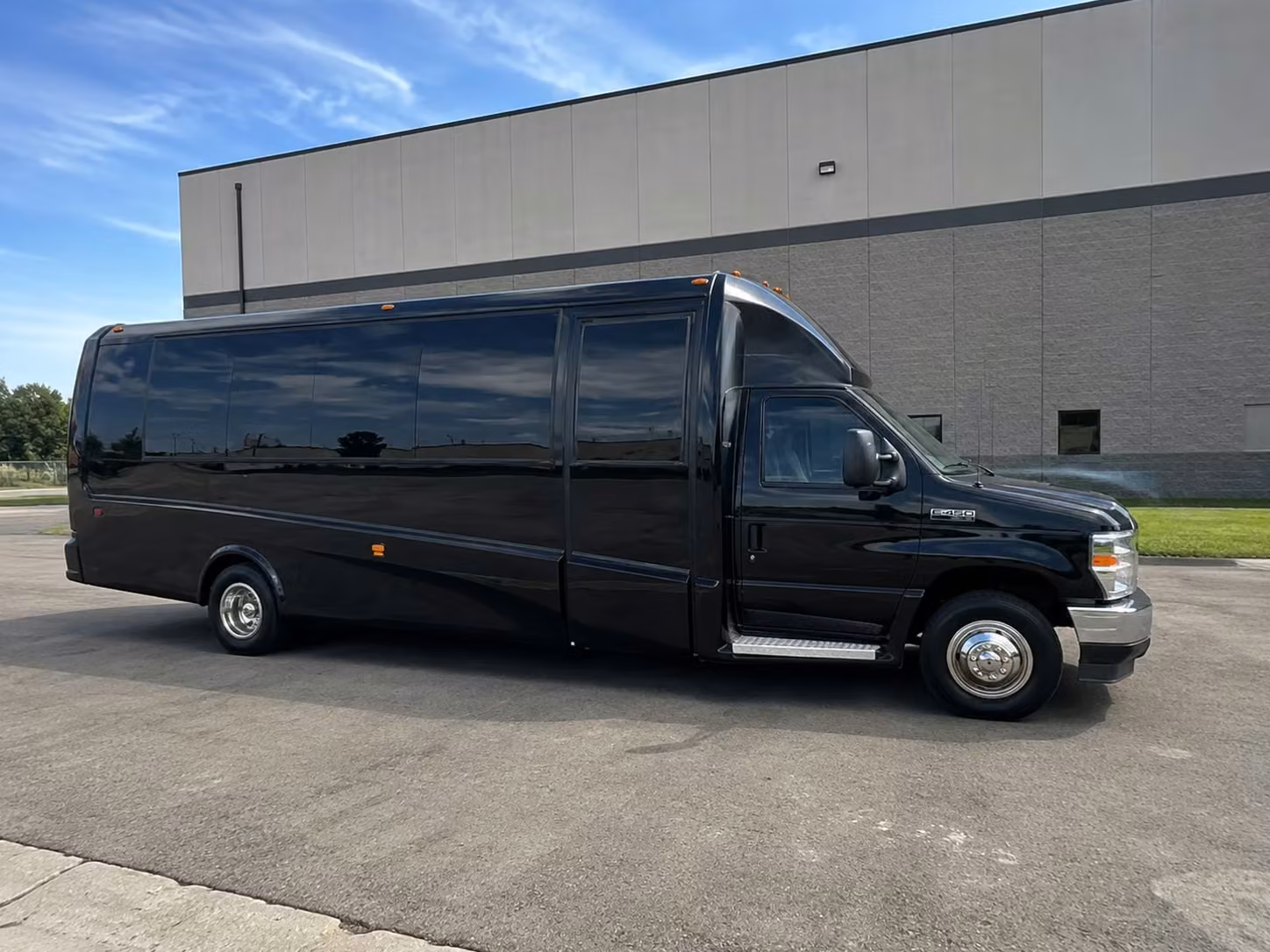 minibus rentals for smaller escondido prom squads